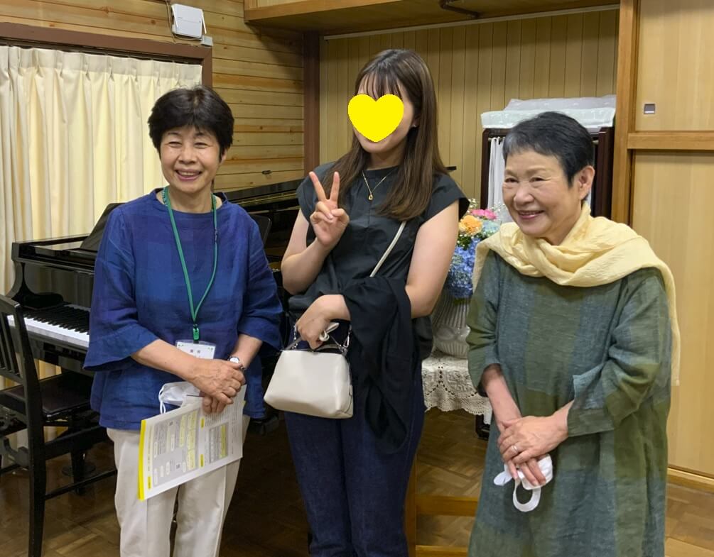 卒園生と岡山眞理子、根岸美奈子